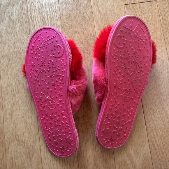 Joules Mabelle cross-strap faux fur slippers in pink and red - Picture 3 of 6